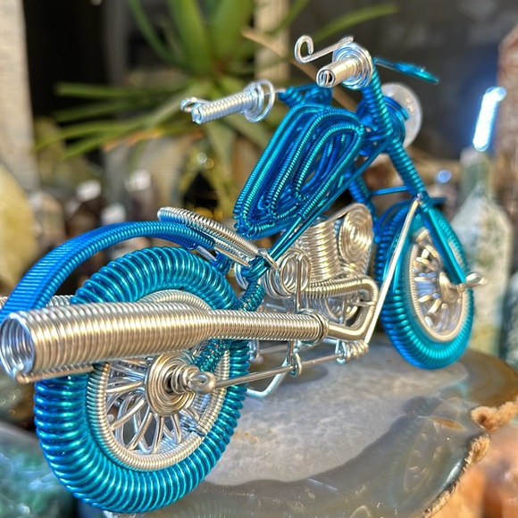 🔥SALE🔥 Hand Wrapped Wire Motorcycle With A Crystal Headlight! - Picture 5 of 10